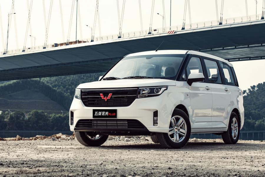  WuLing Hongguang Plus 2019 года  (фото 15 из 49)